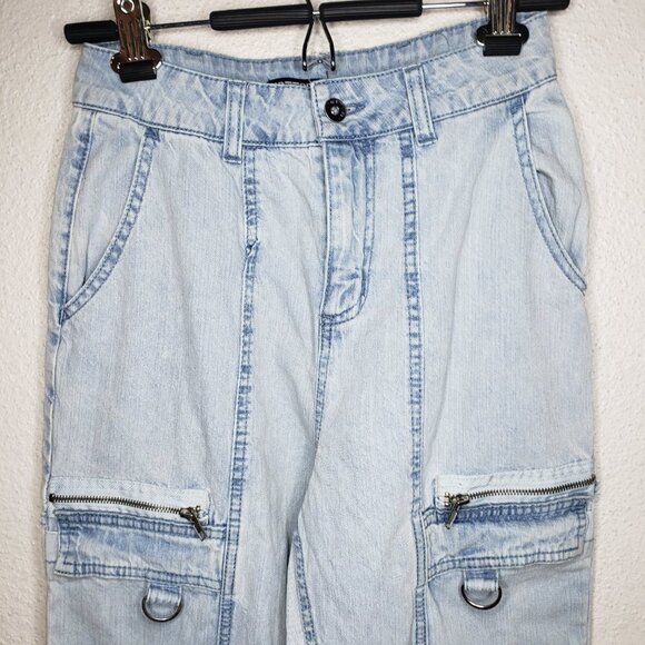 Hot Topic Sz 1 Light Wash Denim High Waist  Cropped Cargo Pants (815) - Picture 2 of 4